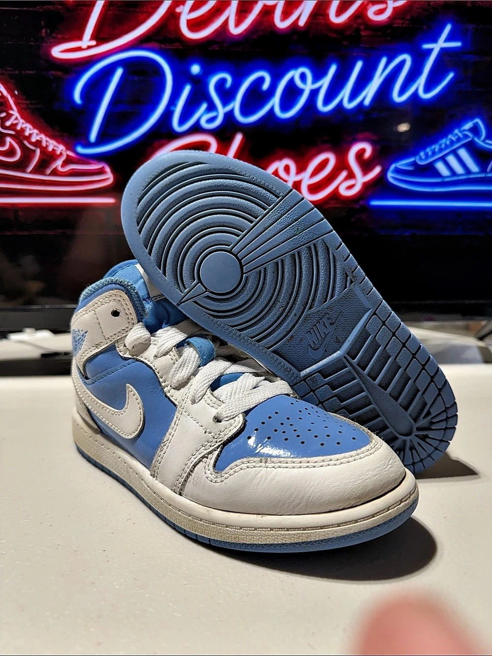Nike Air Jordan 1 Mid SE (GS) ) Blue & White Sneakers
